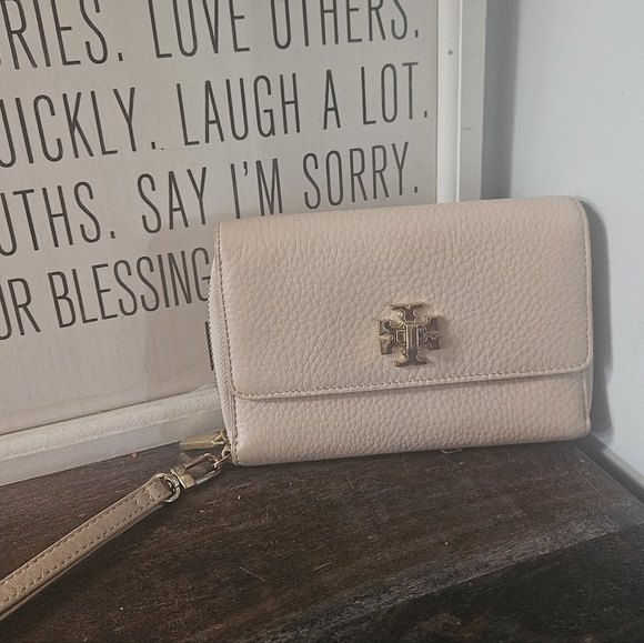 Tory Burch Handbags - Tory Burch Blush Pebbled Leather Wristlet